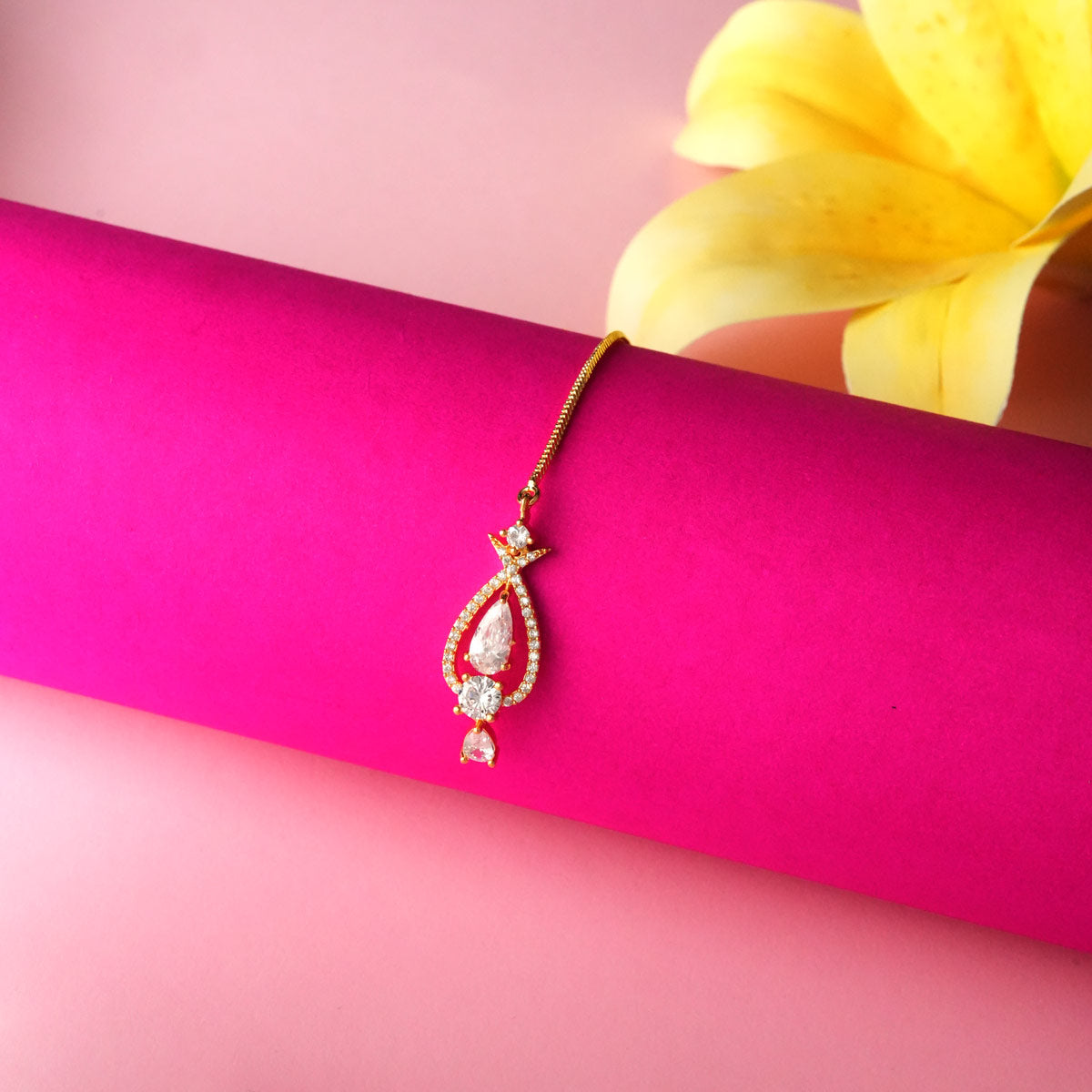 Elegant Maang Tikka with Teardrop Design